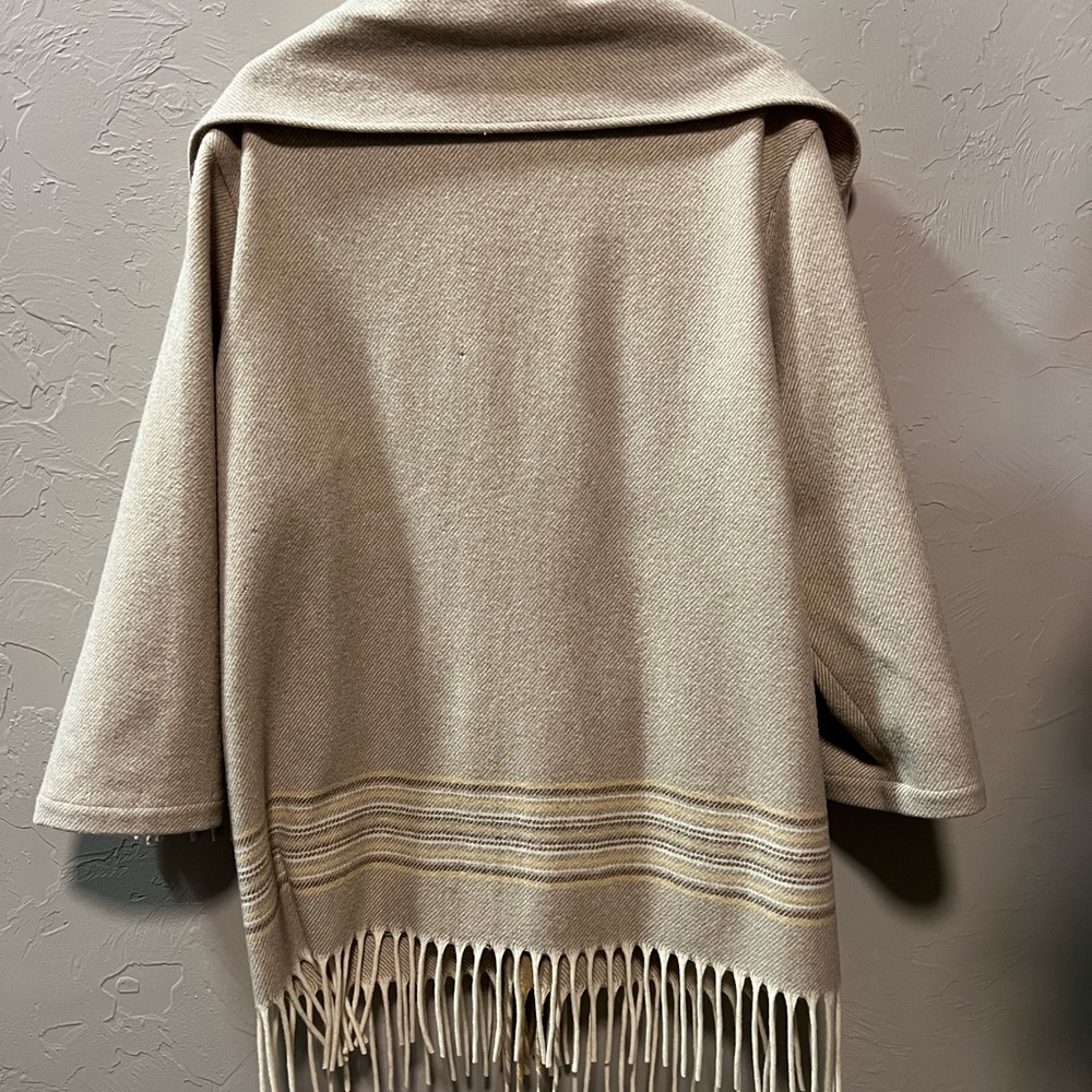 Pendleton Beige and Tan Fringed Women's Cape - Picture 9 of 13